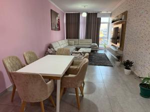 Χώρος καθιστικού στο Albania,Tirana,Kamëz