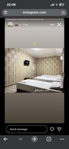 Ένα ή περισσότερα κρεβάτια σε δωμάτιο στο Qala Motel