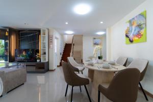 Un lugar para sentarse en Asma New two-story house near the sea,Ao Yon Beach 16 fotos más