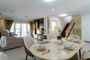 Un lugar para sentarse en Asma New two-story house near the sea,Ao Yon Beach