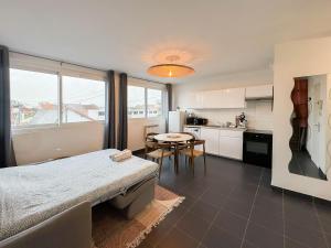 Una cocina o cocineta en Suite Savanna by Escale-Marne - 102