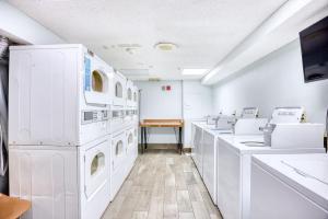 Foto de la galería de Monterey Bay Suites Resort Unit 831 with Direct Oceanfront Balcony en Myrtle Beach