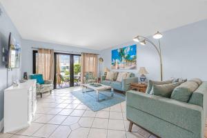 Гостиная зона в Beachside Dream at Sandcastles