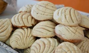 图兰辛戈Foresta Camp, Habitaciones y Hostales en el Bosque的一堆花生酱饼干