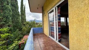 Ban công/sân hiên tại Habitación para tres a 25 minutos del centro de Oaxaca