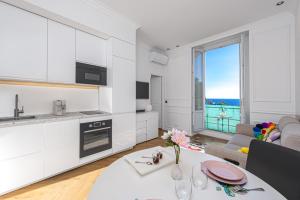 Köök või kööginurk majutusasutuses 2P Central & Quiet in Cap d 'Ail