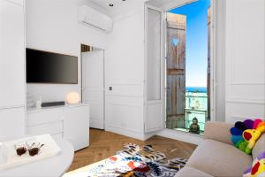 Televiisor ja/või meelelahutuskeskus majutusasutuses 2P Central & Quiet in Cap d 'Ail