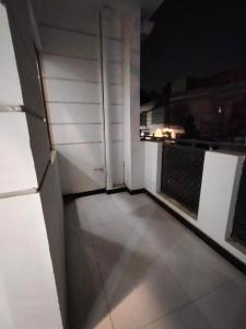 En balkon eller terrasse på Karachi Motel Guest House - Near Aiport