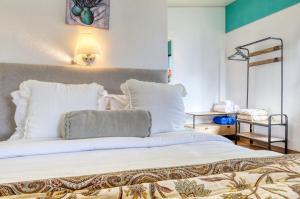 a bedroom with a large bed with white pillows at O Miminho, a Home in Madeira in São Jorge