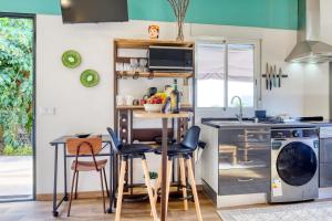 a kitchen with a table and two chairs and a stove at O Miminho, a Home in Madeira in São Jorge