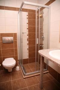 Kúpeľňa v ubytovaní Lugas Hotel