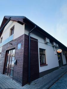 Το κτήριο όπου στεγάζεται  ο ξενώνας +26 φωτογραφίες