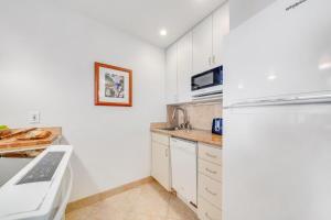 Afbeelding uit fotogalerij van Kulakane 211 · KK 211 Updated OceanFront Whale Watching in Kahana