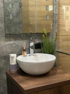 Ένα μπάνιο στο Apartment l Private Terrace l By Easy Stay