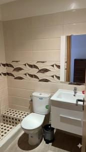 Koupelna v ubytování Appartement 2 chambres piscine et balcons Mansouria