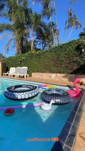 Bazén v ubytování Sitio em Aracariguama com Piscina e Churrasqueira nebo v jeho okolí