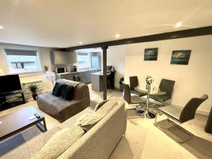 Χώρος καθιστικού στο Fantastic convenient 2 Bedroom 2 bathroom Perfect for Stansted Airport, 3 minute walk to Bishops Stortford Train Station!