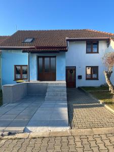 Το κτήριο όπου στεγάζεται  το διαμέρισμα