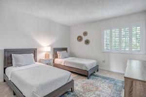 Postel nebo postele na pokoji v ubytování Fairway Breeze - Coastal retreat w pool access + 29 fotografií