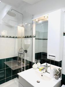Et badeværelse på Charming apartment near Craiova center + 10 billeder
