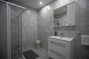 Ένα μπάνιο στο Studio apartman MALA OAZA +16 φωτογραφίες