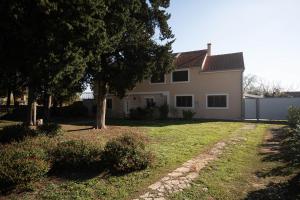 Το κτήριο όπου στεγάζεται  το διαμέρισμα