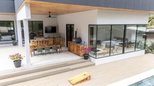 Μια τηλεόραση ή/και κέντρο ψυχαγωγίας στο Casa McCash