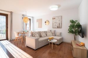 Χώρος καθιστικού στο APT Cozy Jacuzzi Billiards Diana Central