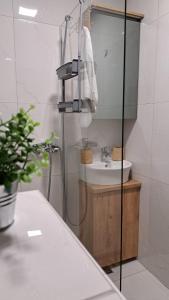 Ένα μπάνιο στο Diamond Magic 2 Divcibare