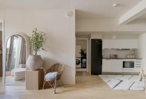 Køkken eller tekøkken på Luxurious and super central apartment with balcony + 7 billeder