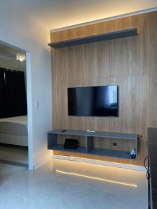 TV a/nebo společenská místnost v ubytování Studio perto CentroSul e Maratonas Florianópolis 2