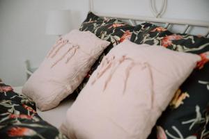 a pile of pillows on a bed at Ferienwohnung Landliebe in Pfullendorf