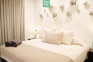 Ένα ή περισσότερα κρεβάτια σε δωμάτιο στο LOFT 2 Hab Sofa Cama AC 2 Parking +15 φωτογραφίες