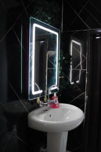 Koupelna v ubytování Petra Gate Apartment