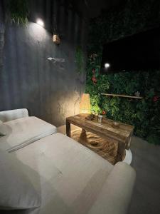 Ένα ή περισσότερα κρεβάτια σε δωμάτιο στο Jungle room Poitiers