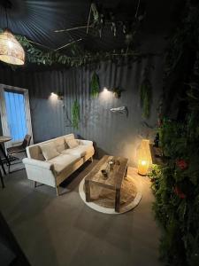 Χώρος καθιστικού στο Jungle room Poitiers