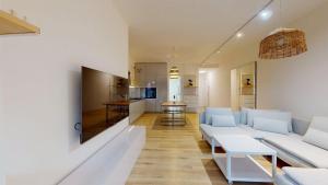 Μια τηλεόραση ή/και κέντρο ψυχαγωγίας στο Orbis Luna Apartman