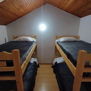 En eller flere senge i et værelse på Large, comfortable house perfect for 12 people