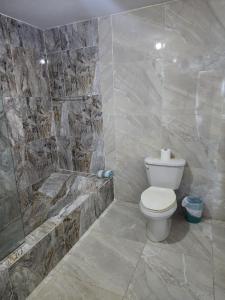 Ένα μπάνιο στο Hotel Colombus