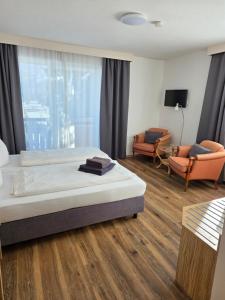 Una cama o camas en una habitación de Naturparkhotel Florence