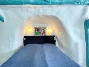 Ένα ή περισσότερα κρεβάτια σε δωμάτιο στο Cave Houses Ed, Yara and Nadieh with PRM facilities