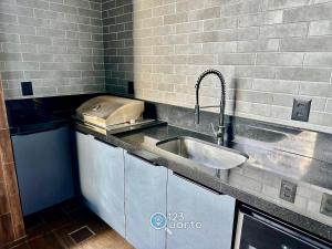 a kitchen counter top with a sink and a sink at Solaz Smart Living by 123Quarto in Tambaú