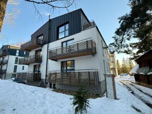 Το κτήριο όπου στεγάζεται  το διαμέρισμα