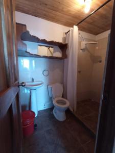 a bathroom with a toilet and a sink at Hostal Hilltop Capurgana in Capurganá +37 photos