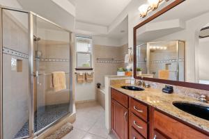 Koupelna v ubytování Ground Floor Condo with Private Mauna Lani Beach Club Access- Perfect for families