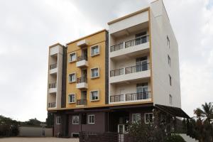 une image d'un immeuble d'appartements dans l'établissement Super Hotel O Indra Comforts, à Belagula