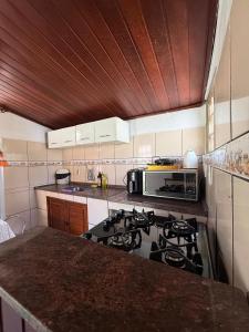 Kuchyň nebo kuchyňský kout v ubytování Chalé Coração da Zilda