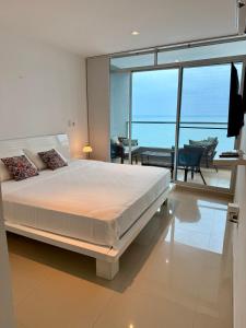 En eller flere senge i et værelse på Departamento Diamond Beach Tonsupa