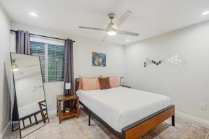 Ένα ή περισσότερα κρεβάτια σε δωμάτιο στο Desert Oasis Condo