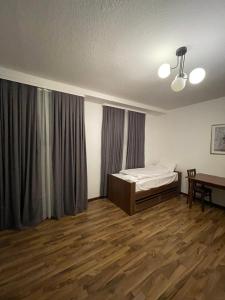 a room with a bed and a desk in it at Hostel Casa Andalucia in Hallbergmoos